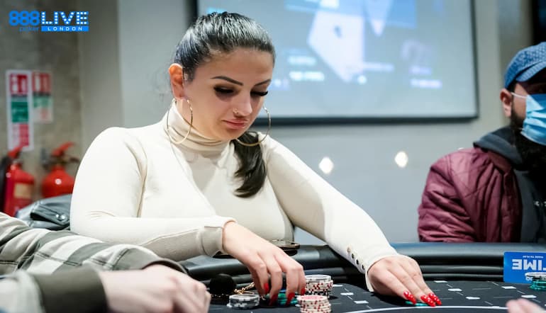 Ancora una straordinaria giocatrice in un torneo di 888poker!