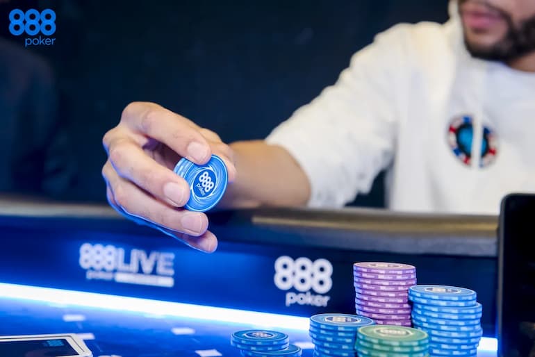 Le affascinanti fiches di 888poker!