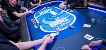Un tavolo da poker 888